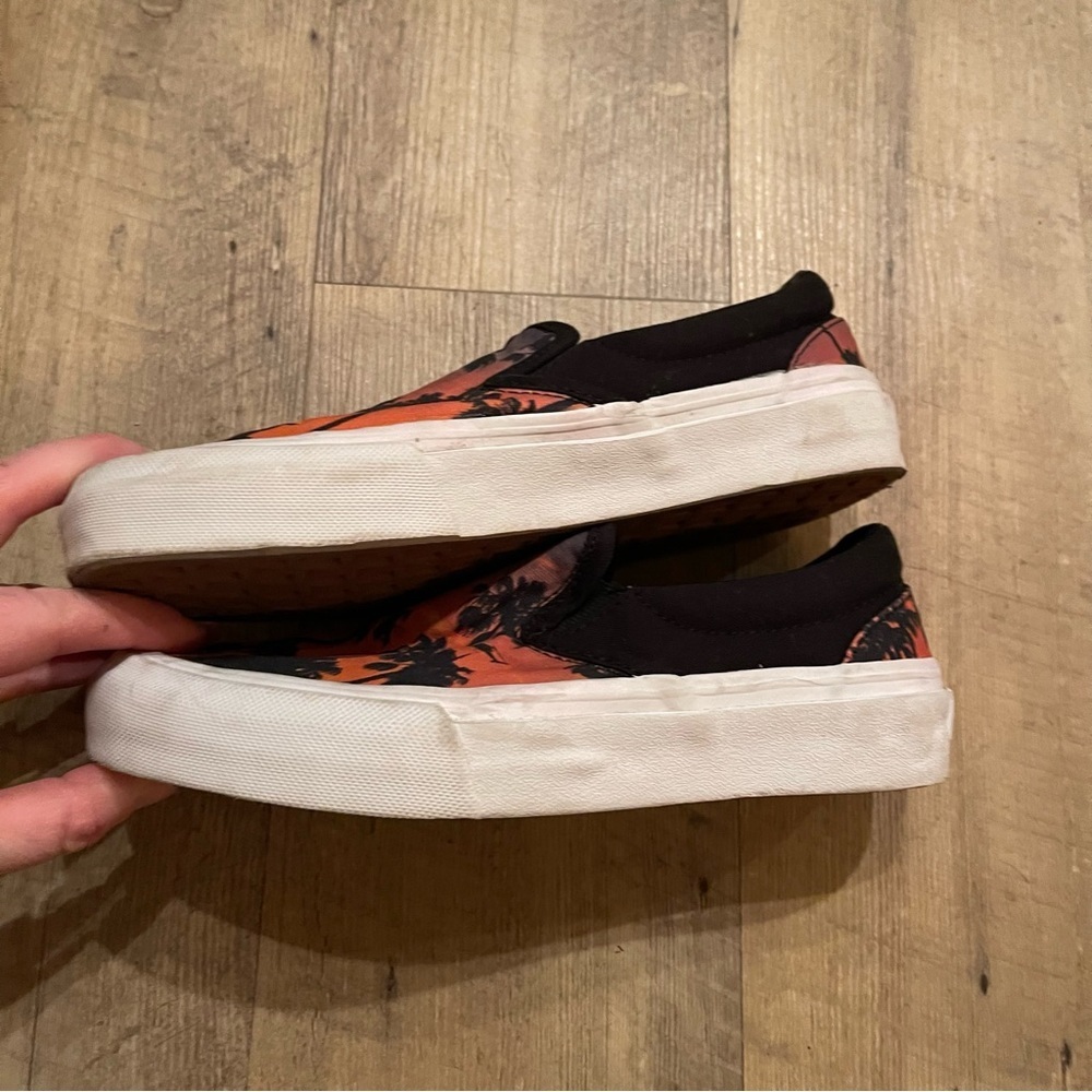 In-N-Out Burger Collection California Dreaming Slip On Shoes - Picture 5 of 10